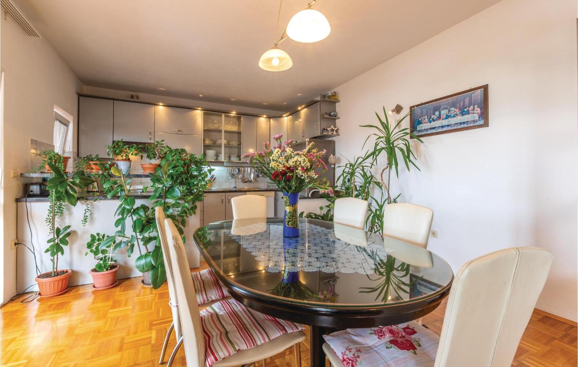 Nice Apartment In Plano With Kitchen ภายนอก รูปภาพ